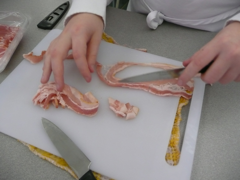 Jamie Oliver1 cutting bacon