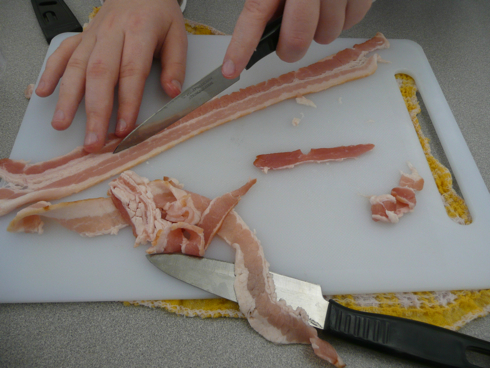 Jamie Oliver1 cutting bacon2