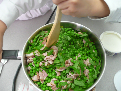 Jamie Oliver1 mixing in peas
