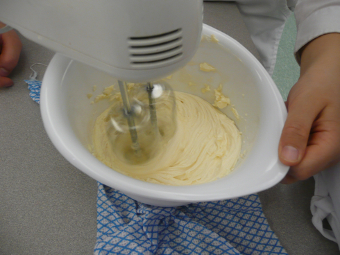 Petits Chefs5 mixing icing