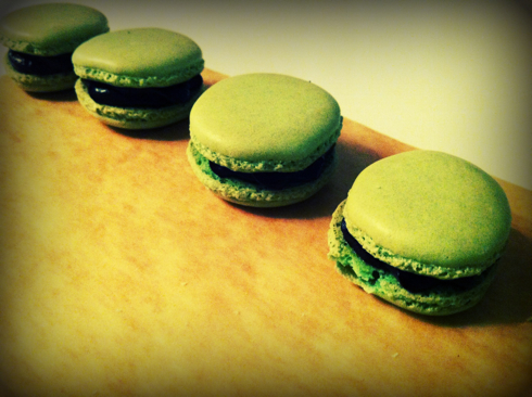choc mint macarons