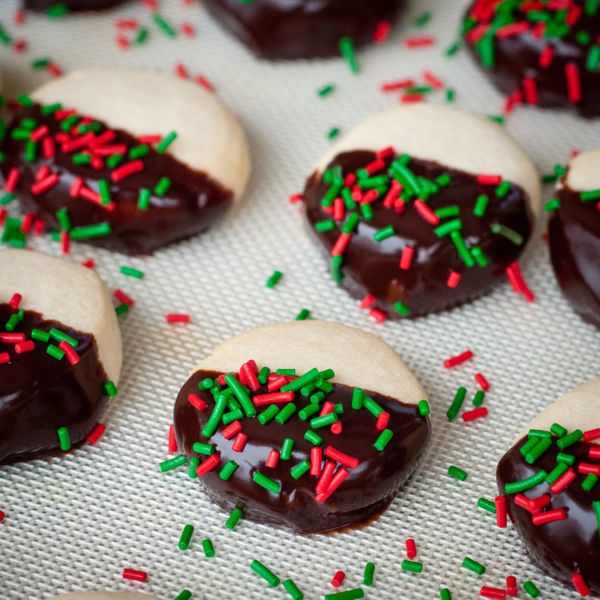 Christmas shortbread cookies on eatlivetravelwrite.com