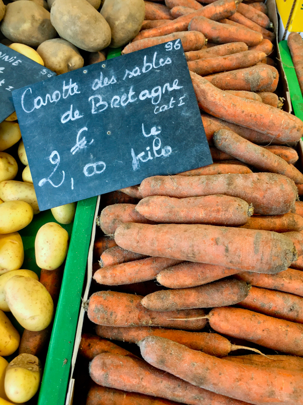 Carottes des sables de Bretagne at the market in Lyon image on eatlivetravelwrite.com