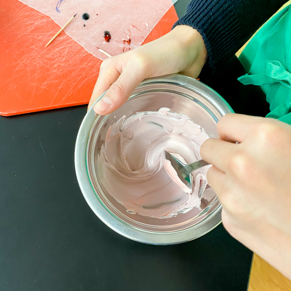 Colouring royal icing for decorating sugar cookies with Adell Shneer on eatalivetravelwrite.com