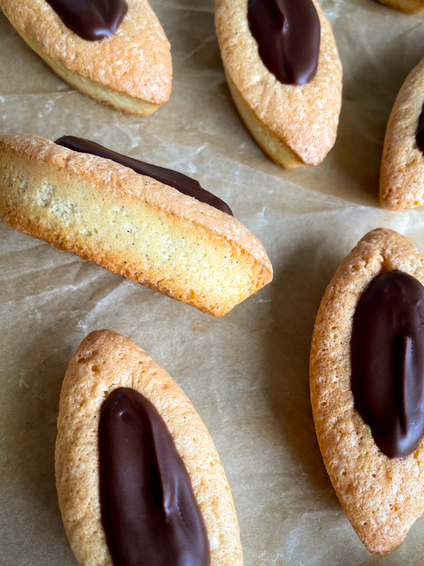 Chocolate "barquette" cookies on a baking tray.
